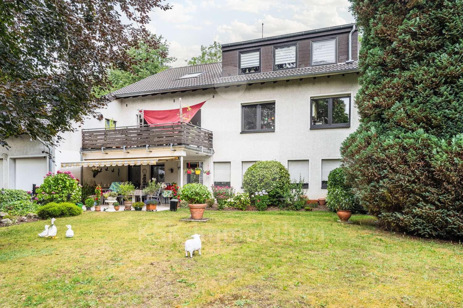 Außenaufnahme  - Dachgeschosswohnung in 51503 Rösrath mit 97m² kaufen