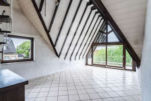 Wohnzimmer Dachgeschoss - Mehrfamilienhaus in 50767 Köln mit 324m² kaufen