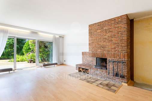 Wohnzimmer - Bungalow in 51467 Bergisch Gladbach mit 130m² kaufen