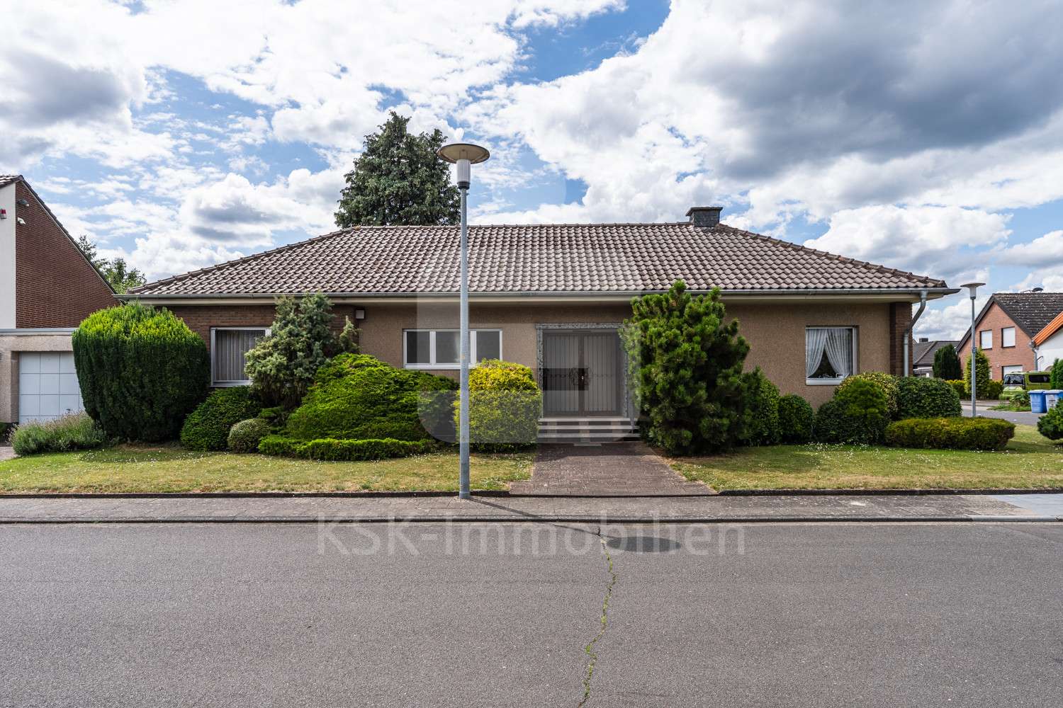 Außenaufnahme  - Einfamilienhaus in 50389 Wesseling mit 133m² kaufen