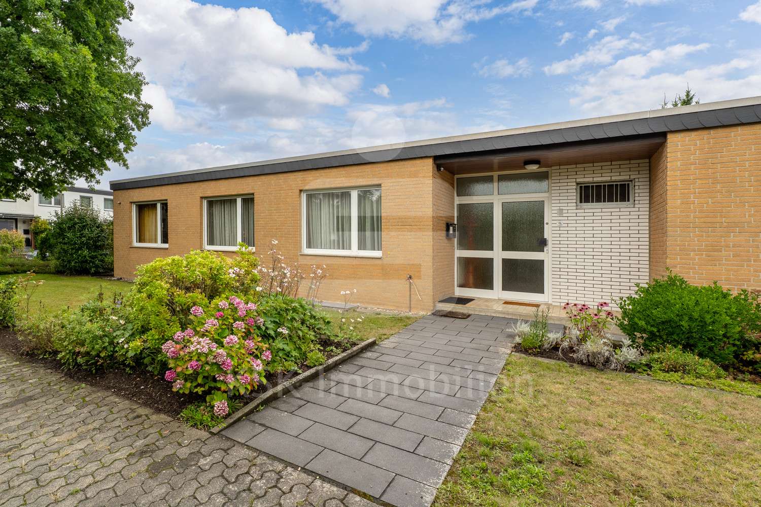 Außenansicht  - Bungalow in 50374 Erftstadt mit 128m² kaufen