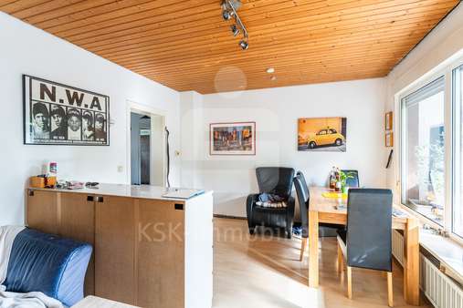 Wohnzimmer Wohnzimmer - Etagenwohnung in 51145 Köln mit 53m² kaufen