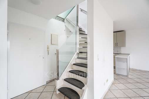 Treppe Erdgeschoss - Maisonette-Wohnung in 50226 Frechen mit 104m² kaufen