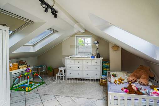 Zimmer Dachgeschoss Zimmer Dachgeschoss - Maisonette-Wohnung in 50226 Frechen mit 104m² kaufen