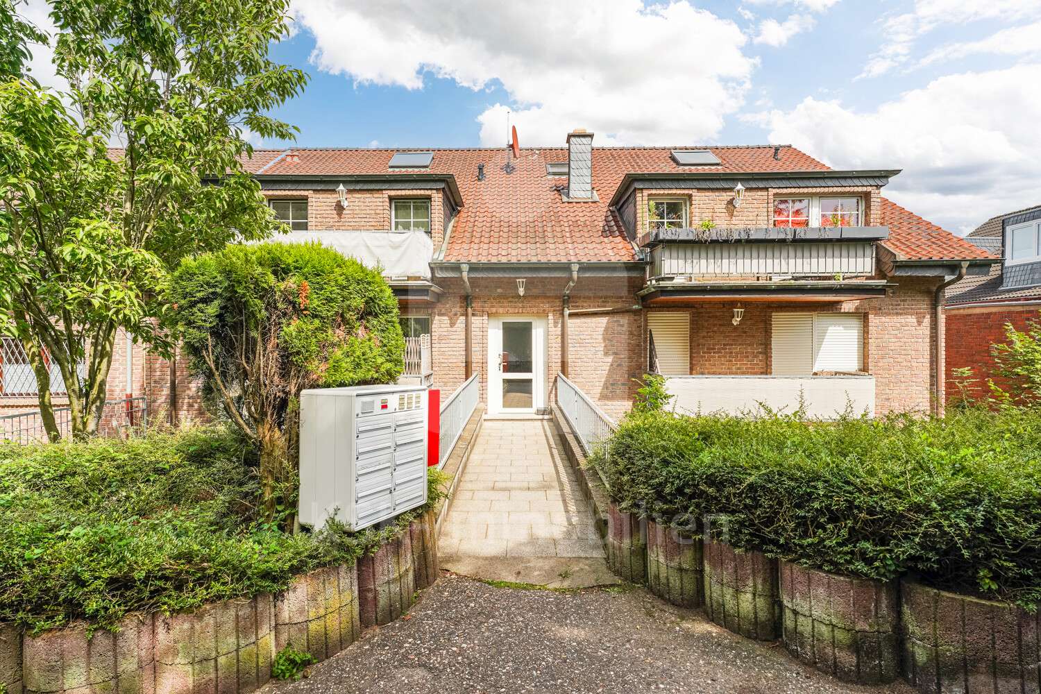 Außenaufnahme Außenaufnahme - Maisonette-Wohnung in 50226 Frechen mit 104m² kaufen