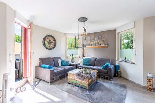 Erdgeschoss Wohnzimmer Erdgeschoss Wohnzimmer - Maisonette-Wohnung in 50259 Pulheim mit 101m² kaufen