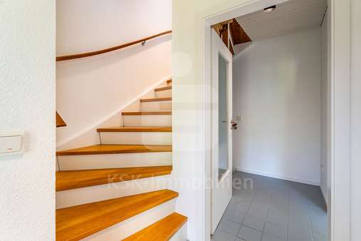 Flur Erdgeschoss - Reihenmittelhaus in 51427 Bergisch Gladbach mit 88m² kaufen