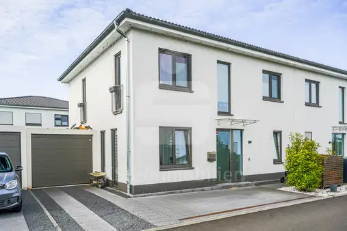 Neuwertig! Modern! Junges Einfamilienhaus mit schönem Garten in 53881 Euskirchen-Stotzheim!