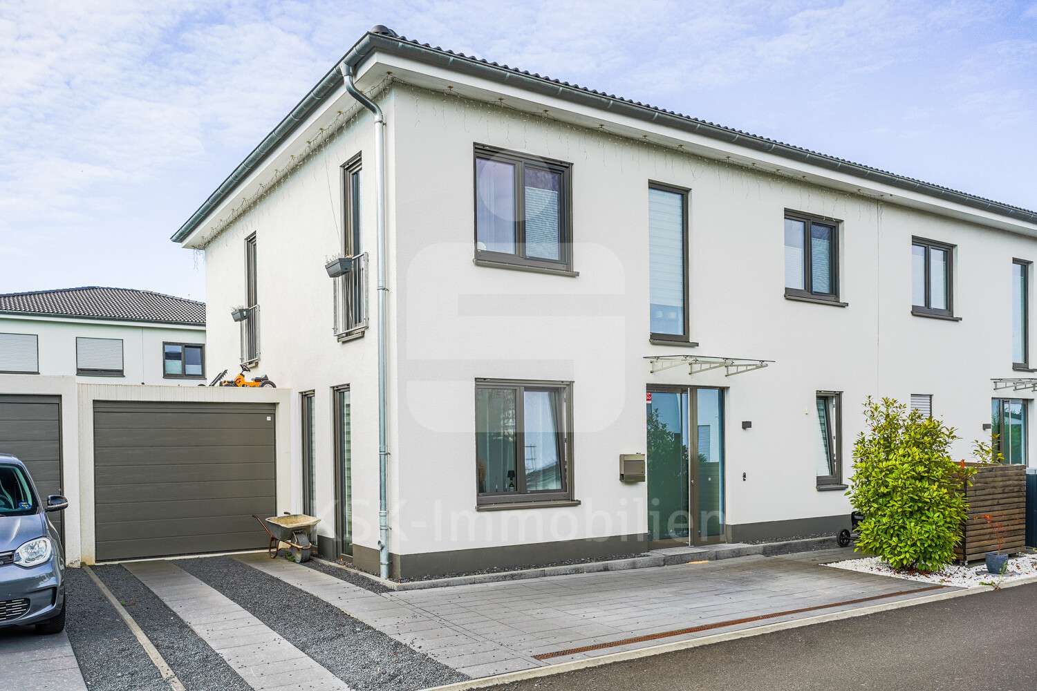 Außenaufnahme Außenaufnahme - Doppelhaushälfte in 53881 Euskirchen mit 150m² kaufen