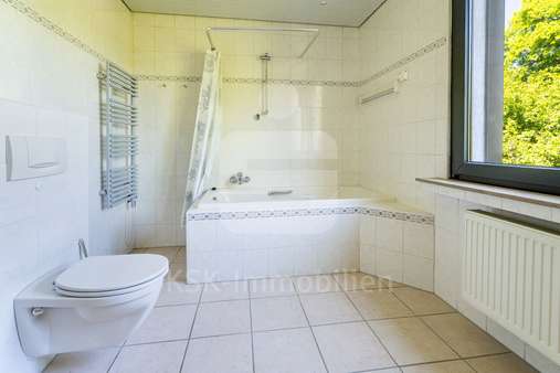 Badezimmer Obergeschoss - Reihenmittelhaus in 51467 Bergisch Gladbach mit 97m² kaufen