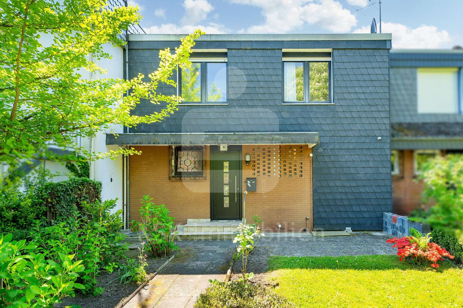 Außenansicht - Reihenmittelhaus in 51467 Bergisch Gladbach mit 97m² kaufen