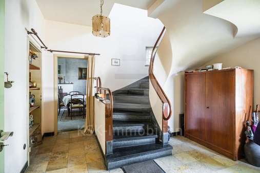 Treppenhaus Erdgeschoss - Einfamilienhaus in 50858 Köln / Junkersdorf mit 139m² kaufen