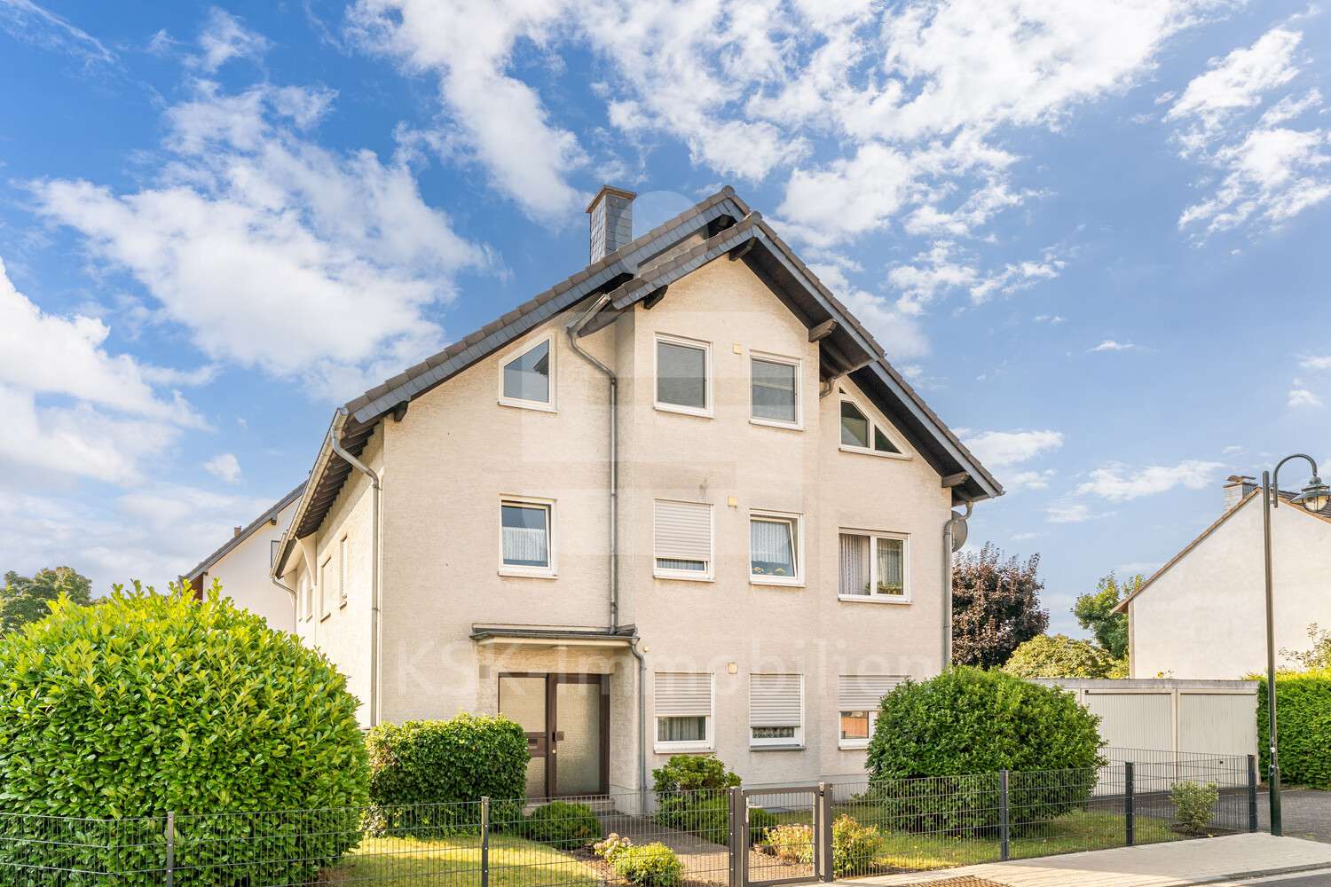 Aussenansicht Aussenansicht - Dachgeschosswohnung in 53842 Troisdorf mit 70m² kaufen