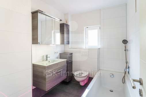 Badezimmer Erdgeschoss - Zweifamilienhaus in 51503 Rösrath mit 170m² kaufen