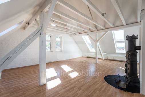 Wohnzimmer Wohnzimmer - Dachgeschosswohnung in 50769 Köln / Worringen mit 117m² kaufen