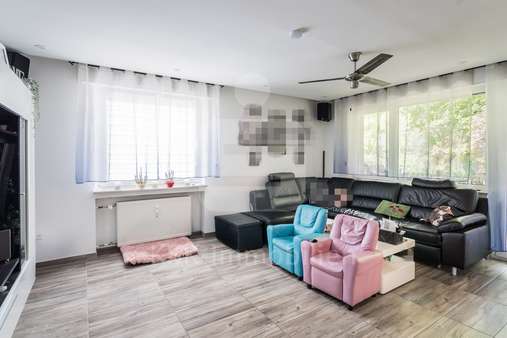 Wohnzimmer - Erdgeschosswohnung in 50374 Erftstadt mit 100m² kaufen