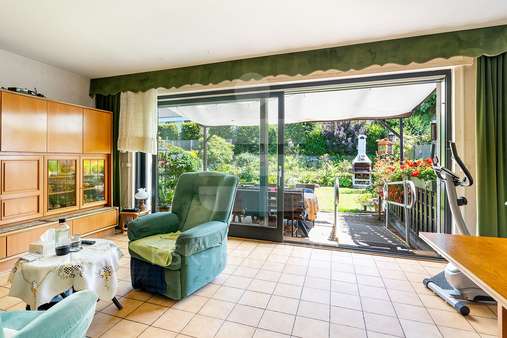 Wohnzimmer Erdgeschoss Wohnzimmer Erdgeschoss - Doppelhaushälfte in 51467 Bergisch Gladbach mit 109m² kaufen