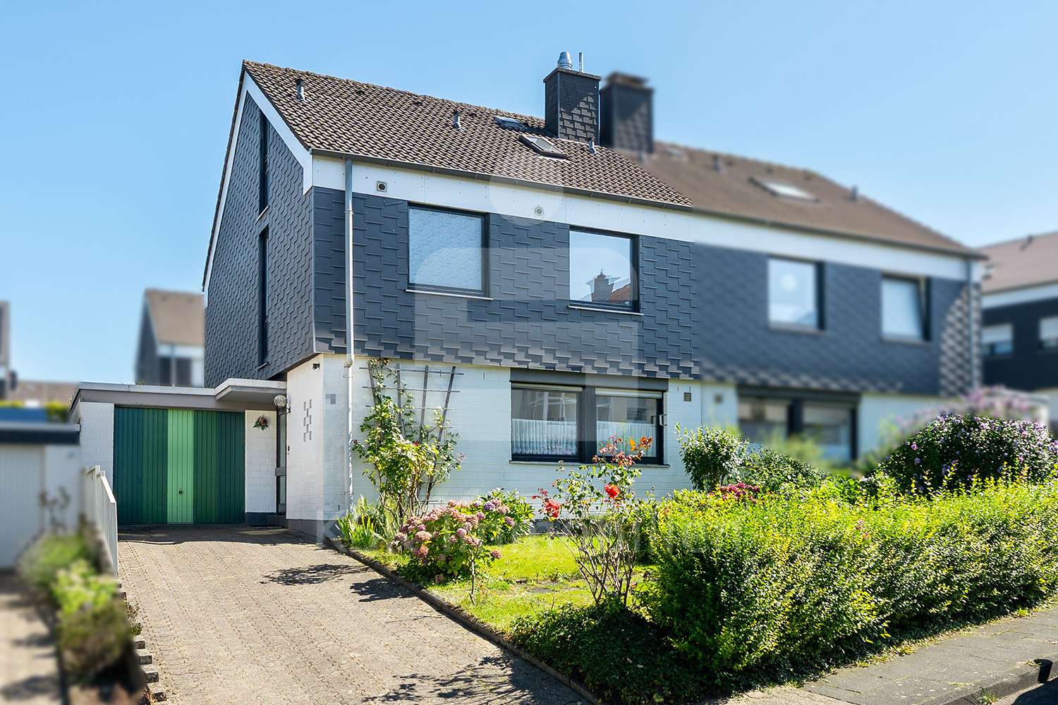 Außenansicht Außenansicht - Doppelhaushälfte in 51467 Bergisch Gladbach mit 109m² kaufen