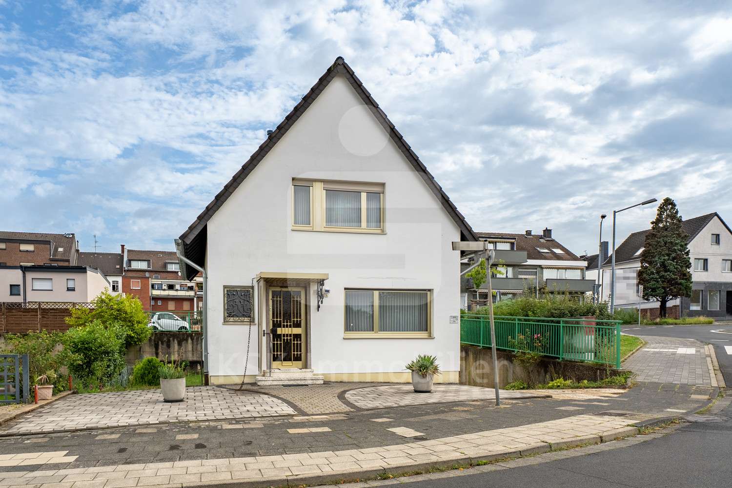 Vorderansicht  - Einfamilienhaus in 50127 Bergheim mit 79m² kaufen
