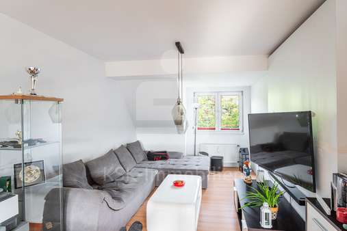 Wohnzimmer - Dachgeschosswohnung in 50737 Köln / Weidenpesch mit 60m² kaufen