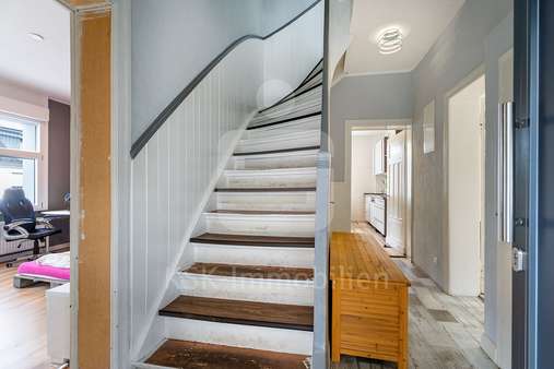 Eingang Erdgeschoss - Zweifamilienhaus in 51688 Wipperfürth mit 200m² kaufen