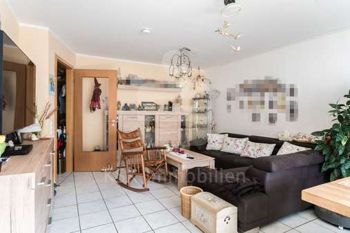 Wohnzimmer - Etagenwohnung in 50374 Erftstadt mit 80m² kaufen