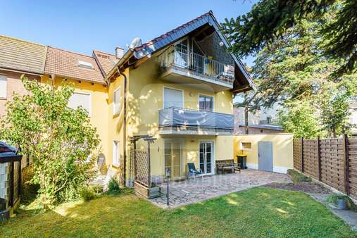 Rückansicht Rückansicht - Zweifamilienhaus in 53881 Euskirchen mit 239m² kaufen