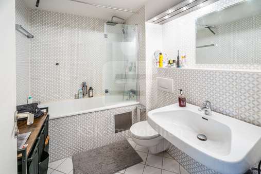 Badezimmer - Etagenwohnung in 50858 Köln mit 45m² kaufen