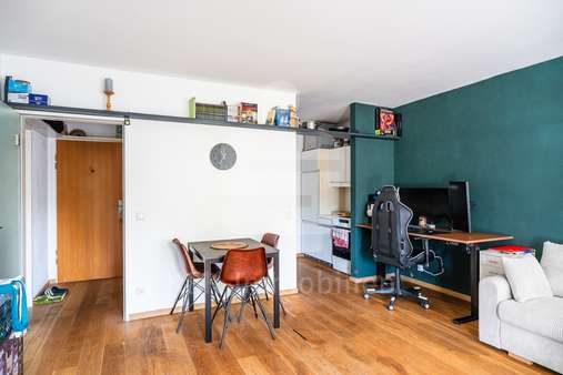 Wohnzimmer - Etagenwohnung in 50858 Köln mit 45m² kaufen
