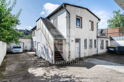 Hinterhof Hinterhof - Wohn- / Geschäftshaus in 51069 Köln mit 723m² als Kapitalanlage kaufen