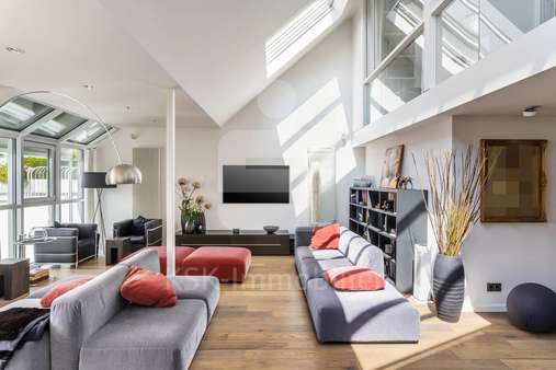 Wohnzimmer Wohnzimmer - Loft / Studio / Atelier in 50735 Köln mit 148m² kaufen