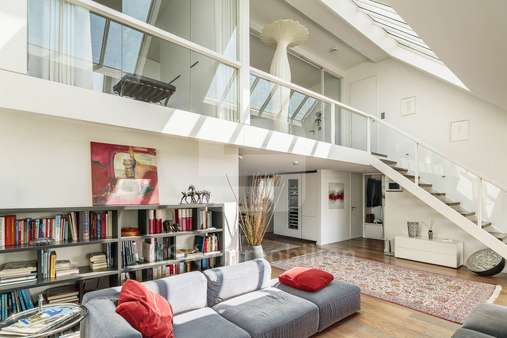 Wohnzimmer Wohnzimmer - Loft / Studio / Atelier in 50735 Köln mit 148m² kaufen