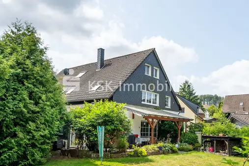 Gepflegte 6-Zimmer Eigentumswohnung mit eigenem Gartenanteil!