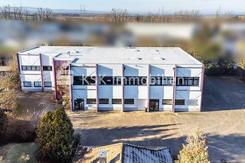 Drohnenansicht  - Halle in 53340 Meckenheim mit 141m² kaufen
