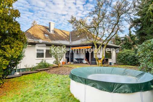 Rückansicht Bungalow - Halle in 53340 Meckenheim mit 141m² kaufen