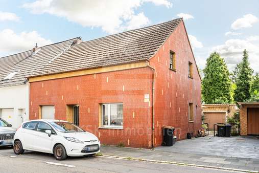 Außenaufnahme  - Einfamilienhaus in 50767 Köln / Pesch mit 90m² kaufen