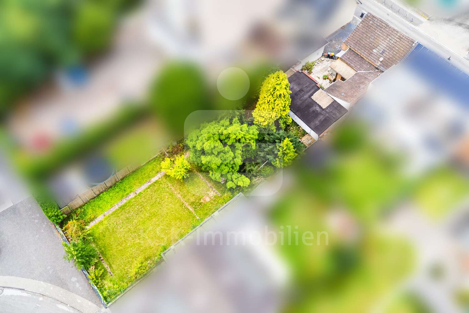 Drohne gesamte Grundstücksfläche - Einfamilienhaus in 50767 Köln / Pesch mit 90m² kaufen