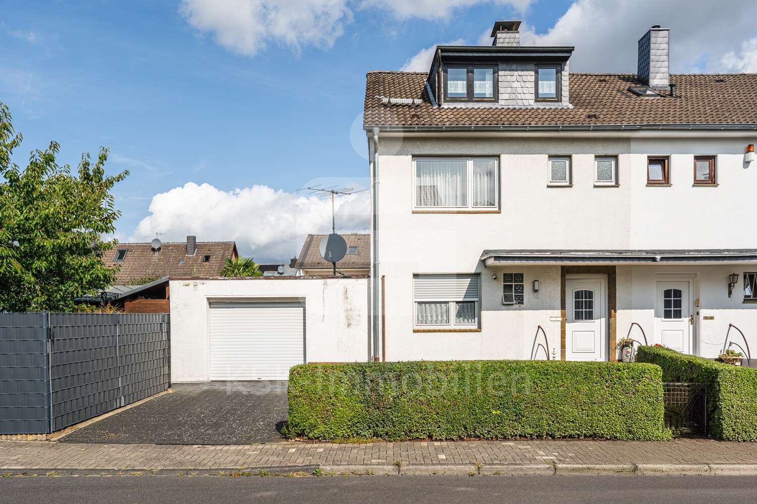 Außenaufnahme  - Einfamilienhaus in 50259 Pulheim mit 140m² kaufen