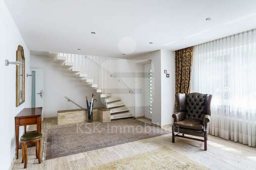 Eingangsbereich Erdgeschoss - Einfamilienhaus in 50259 Pulheim mit 361m² kaufen