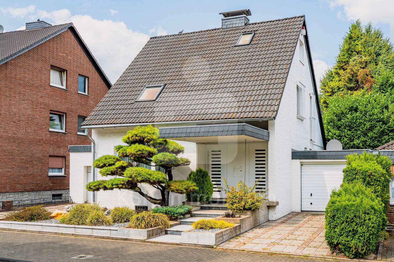 Außenansicht - Einfamilienhaus in 50259 Pulheim mit 361m² kaufen