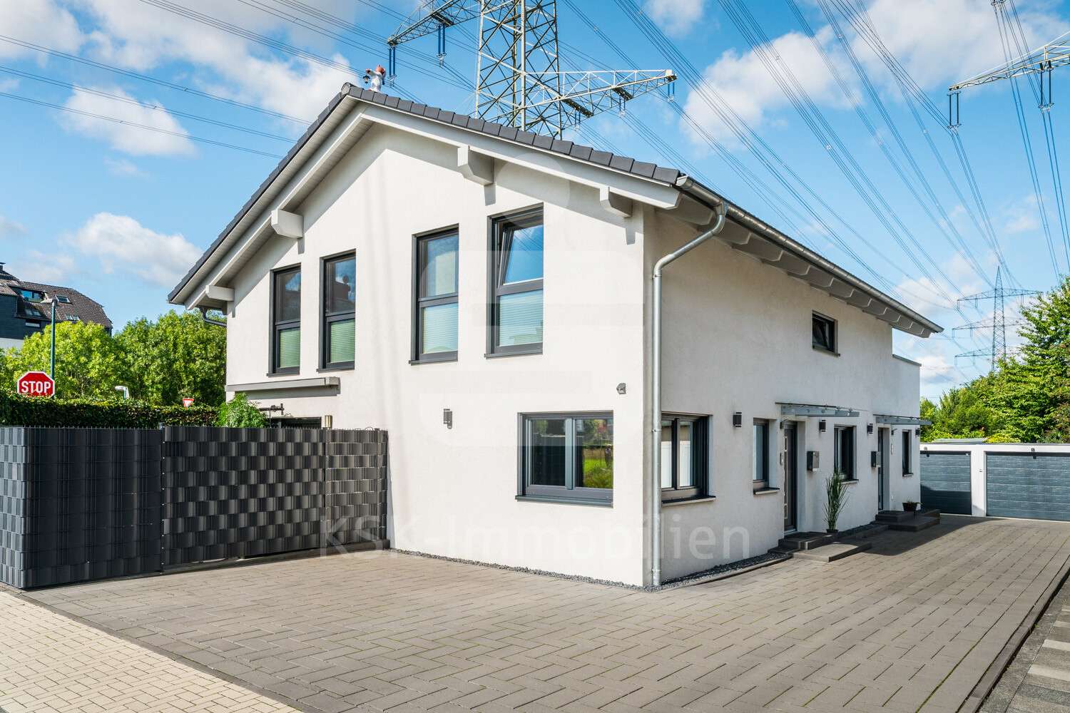 Außenansicht Außenansicht - Zweifamilienhaus in 50354 Hürth mit 237m² kaufen