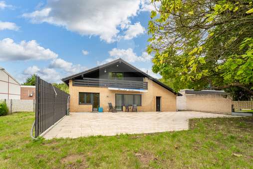 Rückansicht  - Einfamilienhaus in 50127 Bergheim mit 146m² kaufen