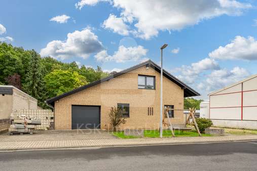 Vorderansicht - Einfamilienhaus in 50127 Bergheim mit 146m² kaufen