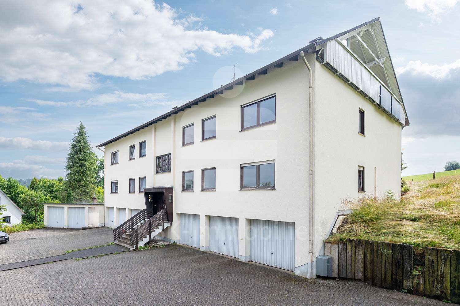 Außenansicht Außenansicht - Dachgeschosswohnung in 51709 Marienheide / Linge mit 115m² kaufen