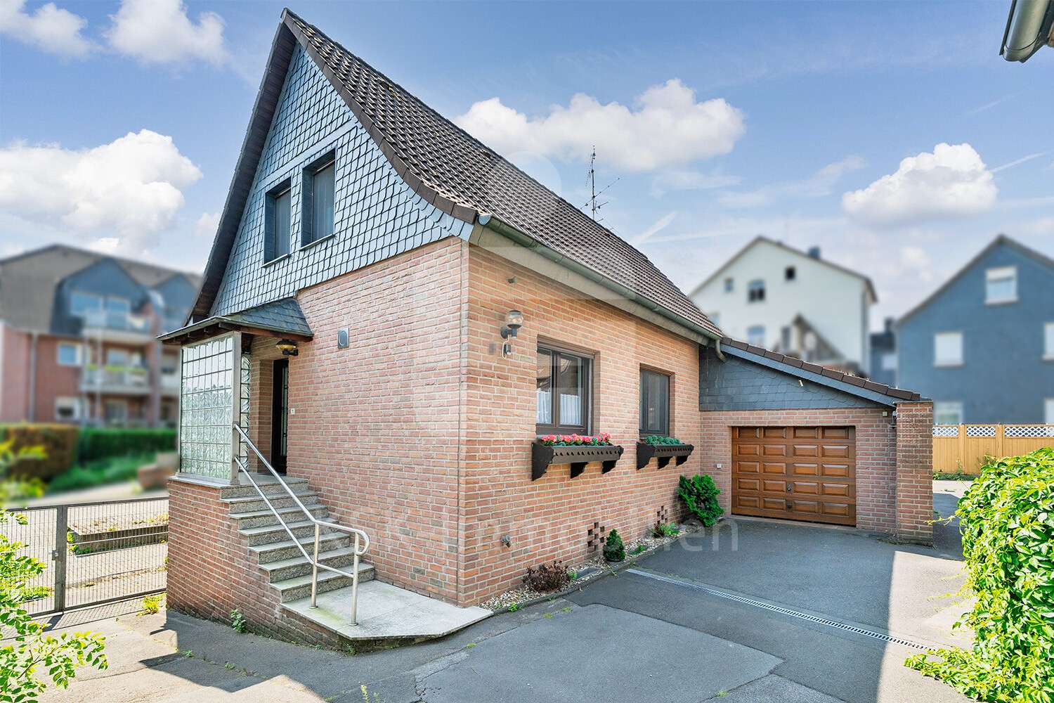 Außenansicht Außenansicht - Einfamilienhaus in 51399 Burscheid mit 130m² kaufen