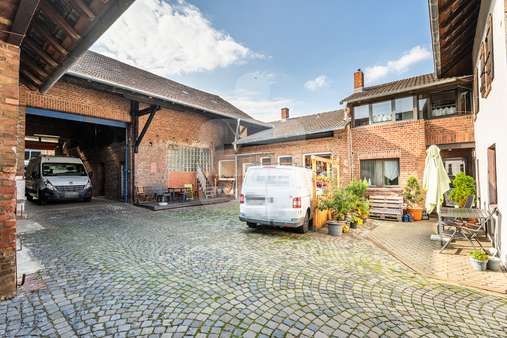 Innenhof  - Wohn- / Geschäftshaus in 50374 Erftstadt / Gymnich mit 145m² kaufen
