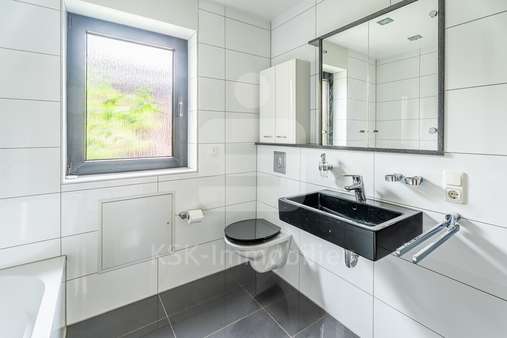 Badezimmer ErdgeschossBild 2 - Einfamilienhaus in 50181 Bedburg / Broich mit 106m² kaufen