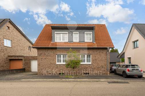Vorderansicht - Einfamilienhaus in 50374 Erftstadt / Gymnich mit 111m² kaufen