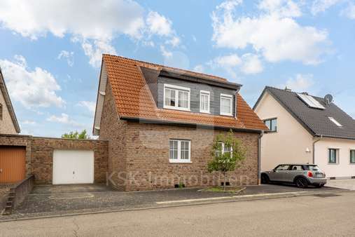 Vorderansicht  - Einfamilienhaus in 50374 Erftstadt / Gymnich mit 111m² kaufen