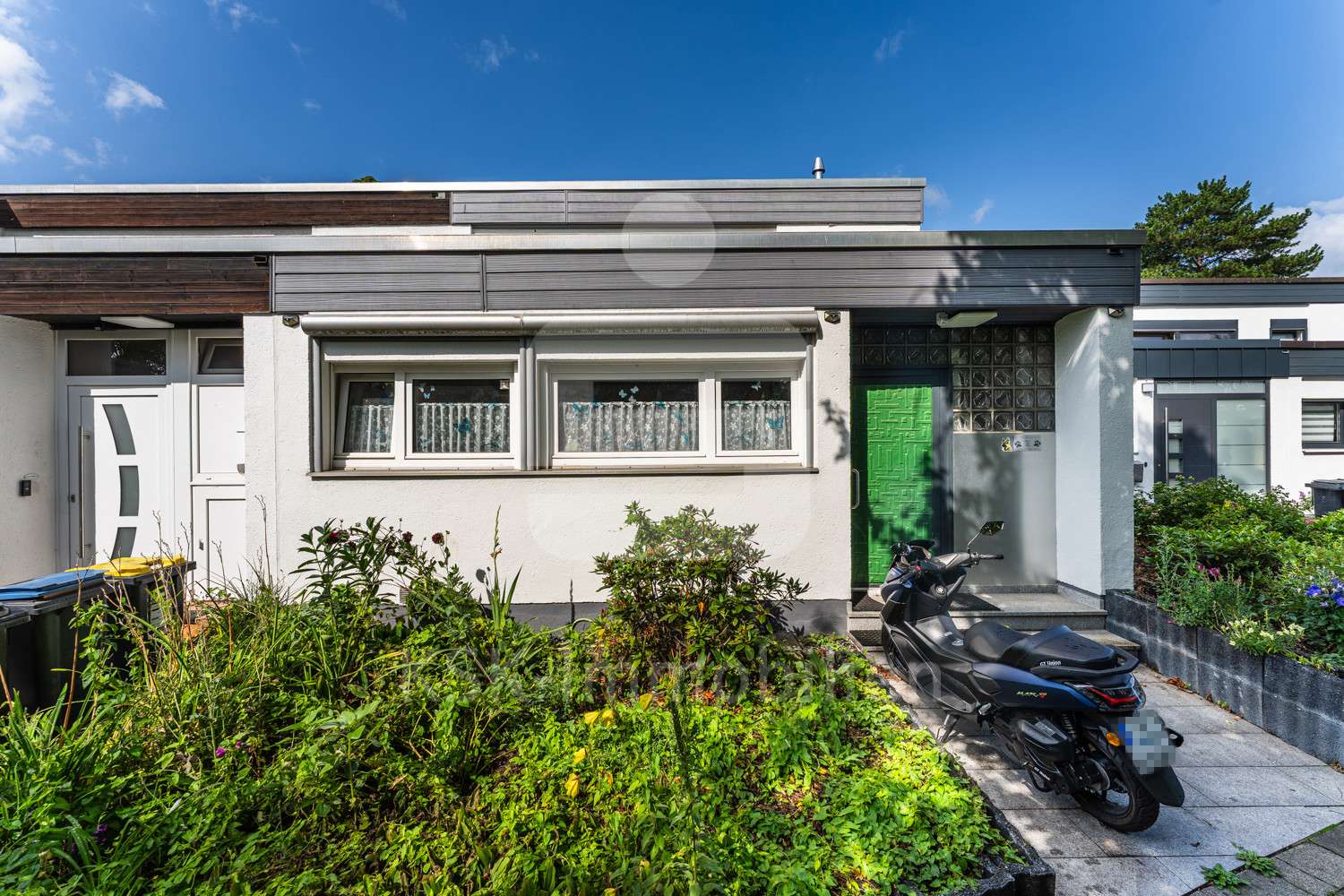 Außenaufnahme - Reihenmittelhaus in 50829 Köln mit 107m² kaufen